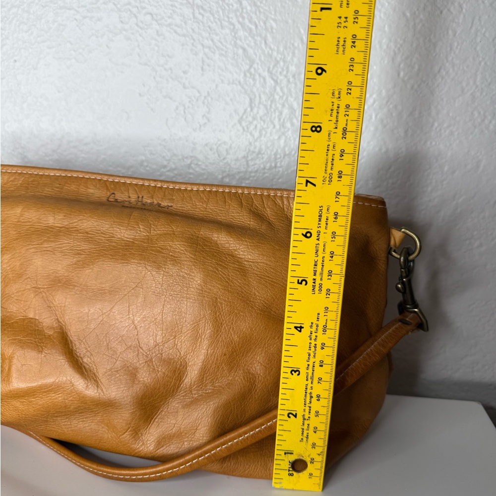 Ceri Hoover Penny Tan Leather Crossbody Bag - Picture 8 of 10